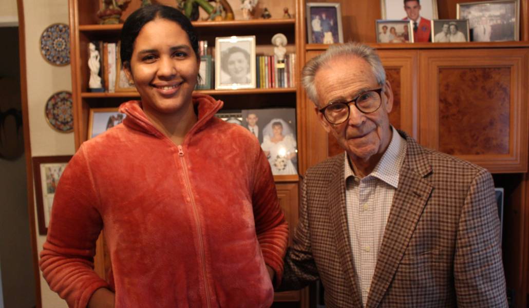 Una por joven y el otro por mayor, Geni y José se orientan el uno al otro