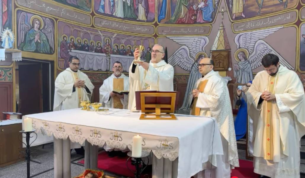 Eucaristía presidida por el cardenal y patriarca de Jerusalén, Pierbattista Pizzaballa, este domingo en la iglesia de la Sagrada Familia de Gaza