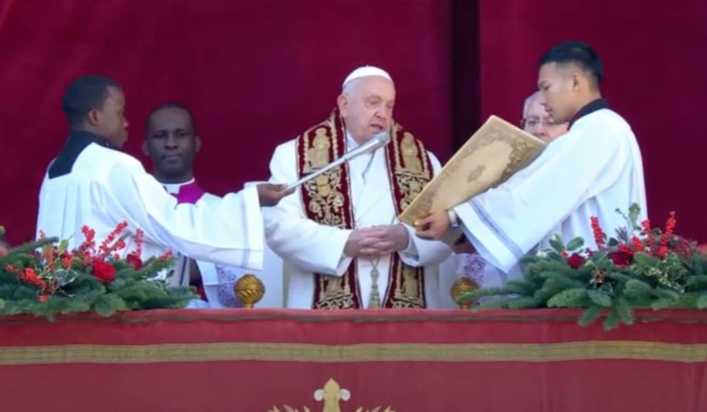 El Papa Francisco durante la bendición 'urbi et orbi'