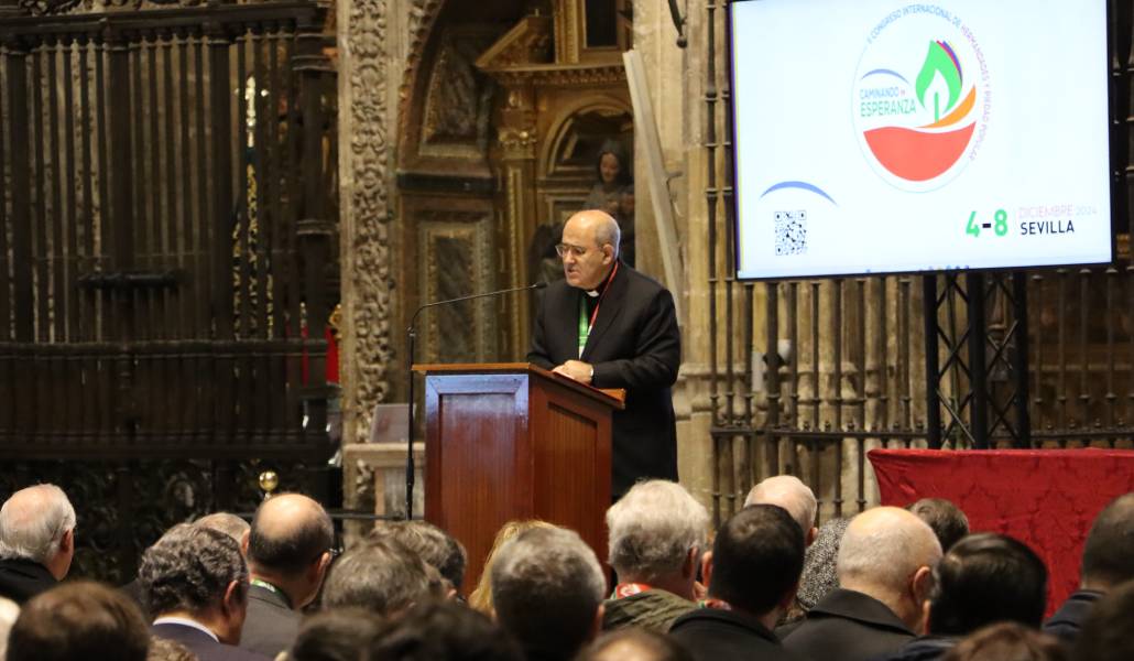 El cardenal José Tolentino de Mendonça durante su ponencia impartida este viernes en la catedral de Sevilla