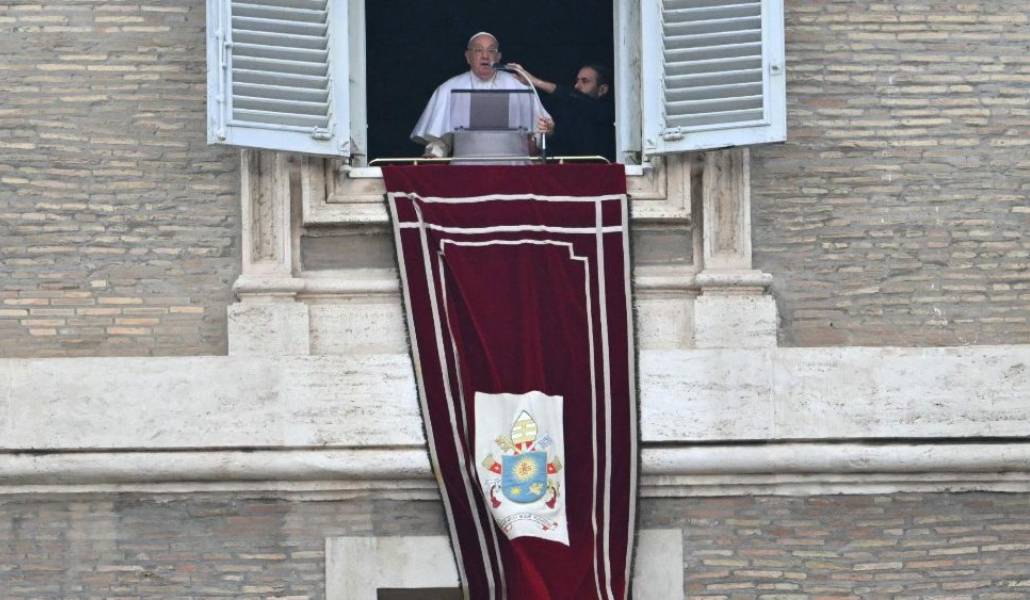 EL Papa Francisco durante el rezo del ángelus este domingo