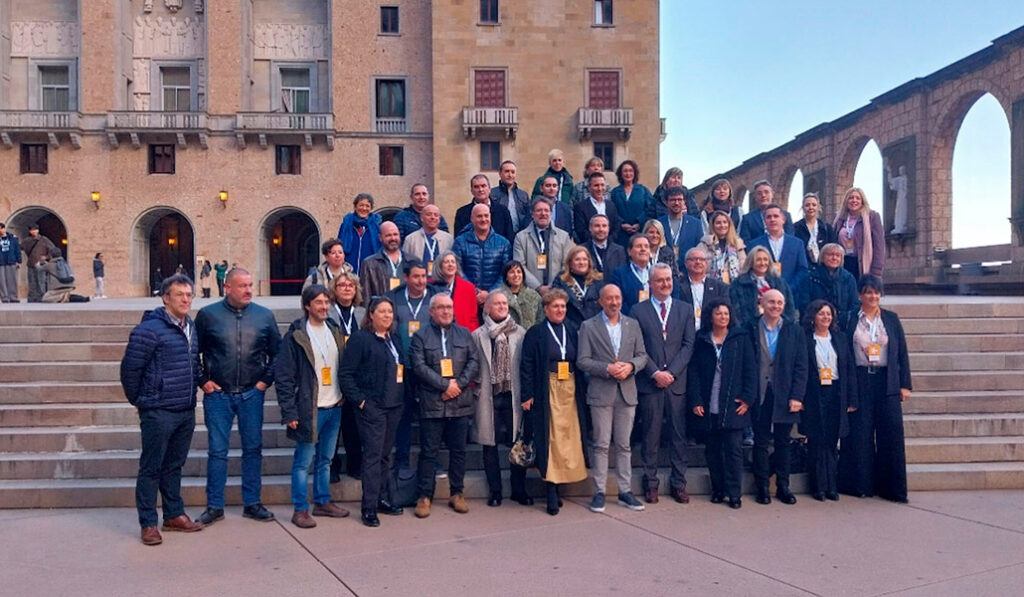 Foto de familia de los alcaldes del Camino Ignaciano