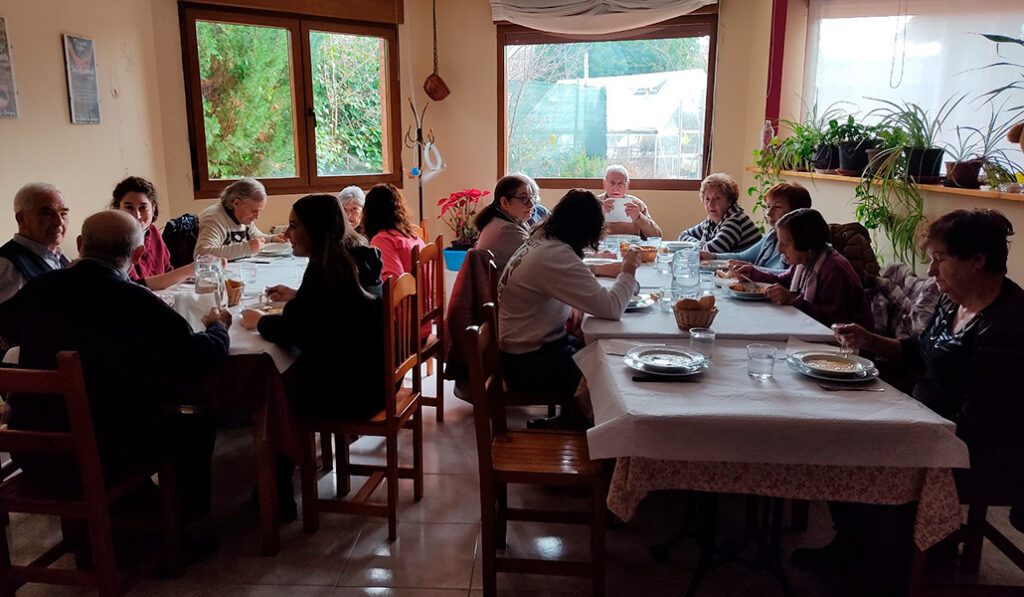 Comida con mayores del CDR de Carrión de los Condes