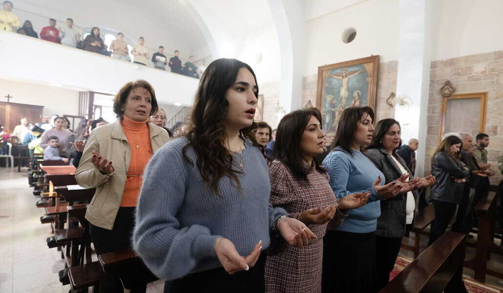 Feligreses de Aboud durante la Misa del pasado domingo