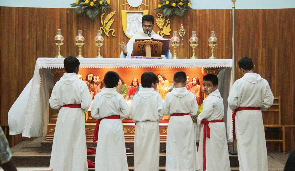 Misa en la parroquia de Nuestra Señora de Fátima en Yangon (Myanmar)