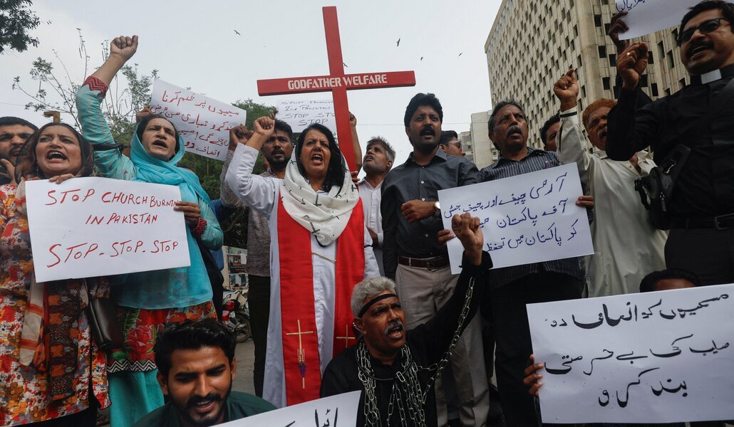 Cristianos protestan por el uso de la ley antiblasfemia para acusarlos en agosto de 2023