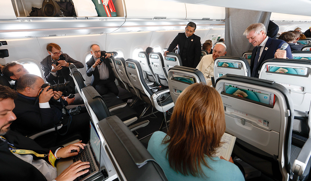 Rueda de prensa en el avión papal el 29 de septiembre de 2024