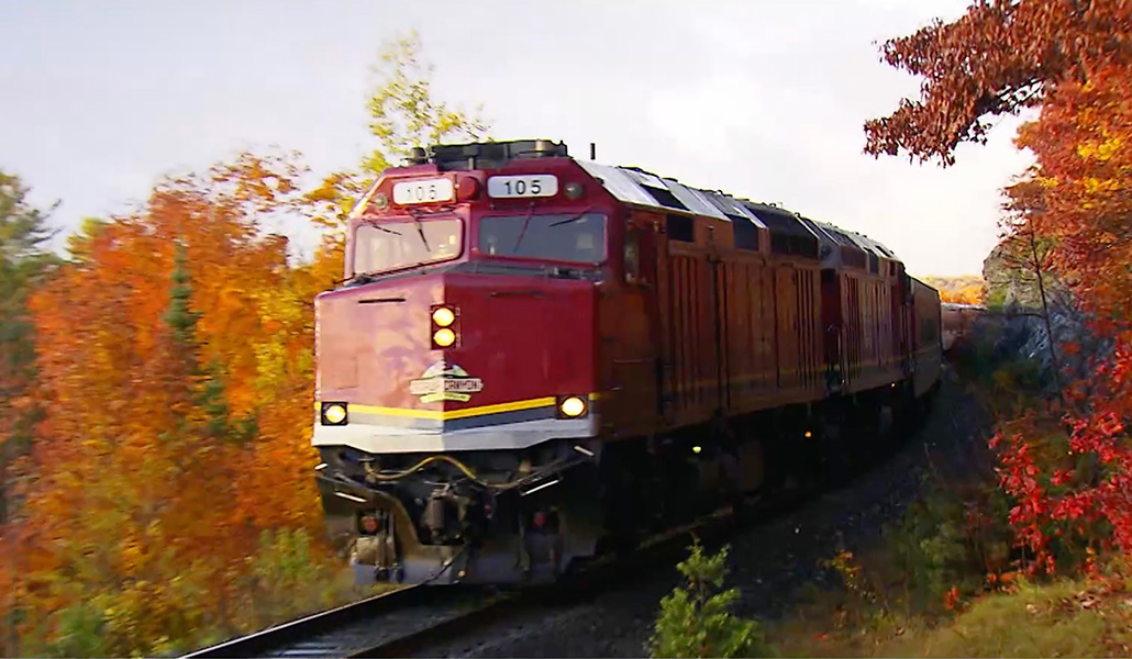 Los trenes recorren ciudades y parajes muy atrayentes en este programa