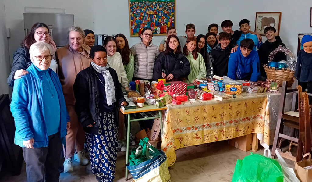 Las misioneras de Pollença recibieron una donación de los jóvenes del pueblo para su labor social con las mujeres