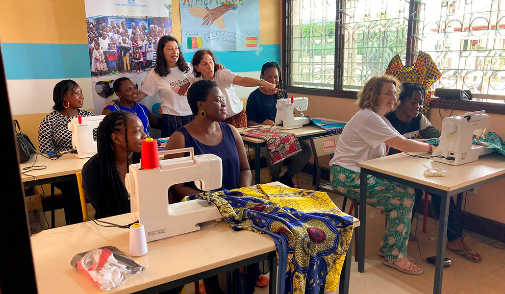 Una de las sesiones de formación con las jóvenes de Camerún