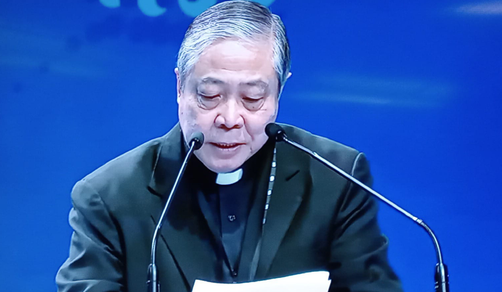 El nuncio leyendo el mensaje del Papa