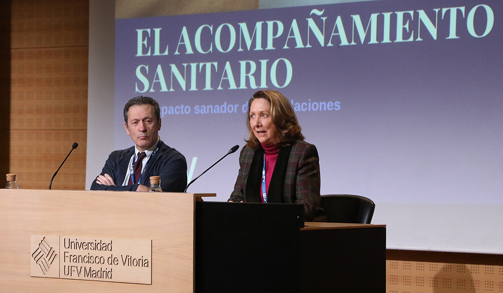 Luis Paz-Ares, del Hospital Doce de Octubre, y María Lacalle, de la UFV, en la ponencia inaugural