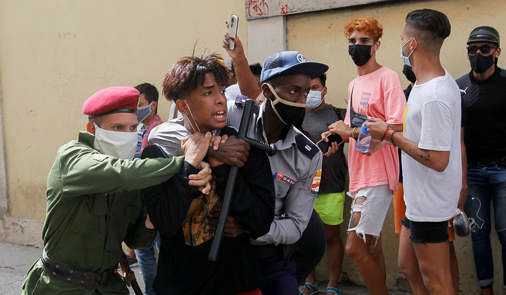 Detención de manifestantes el 11 de julio de 2021