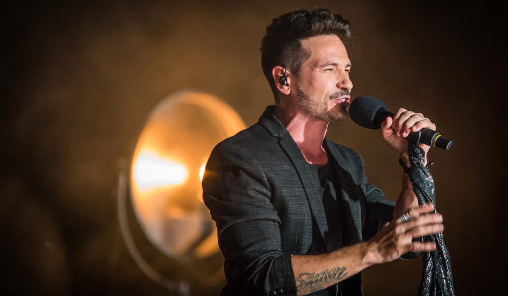 El cantante durante un concierto