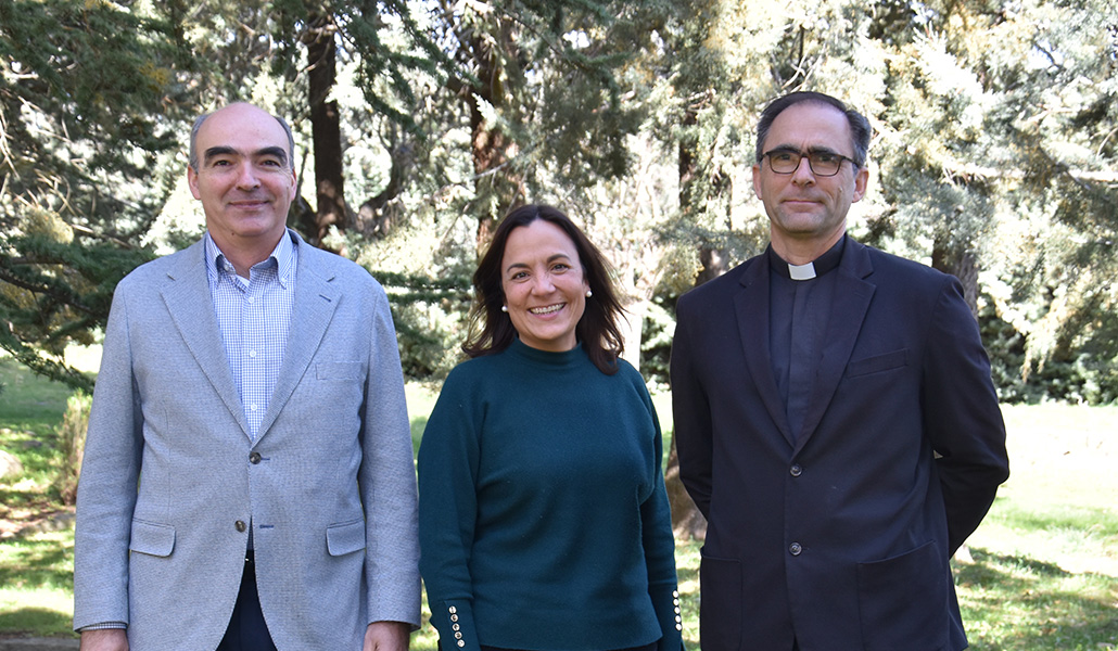 Emilio Martínez es delegado territorial de los laicos consagrados. Betty Rivera es directora territorial de las consagradas. Javier Cereceda es director territorial de los Legionarios de Cristo