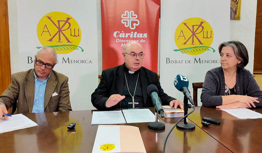 El obispo de Menorca durante la presentación de la iniciativa