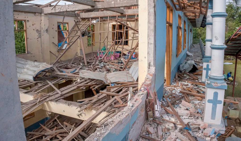 Iglesia de San Miguel en Nan Hlaing (Bhamo), bombardeada el día 12 de diciembre por el Ejército