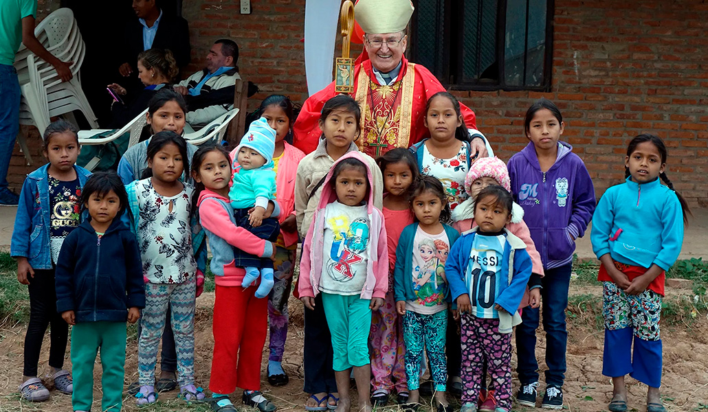 Castellanos con niños atendidos por Hombres Nuevos