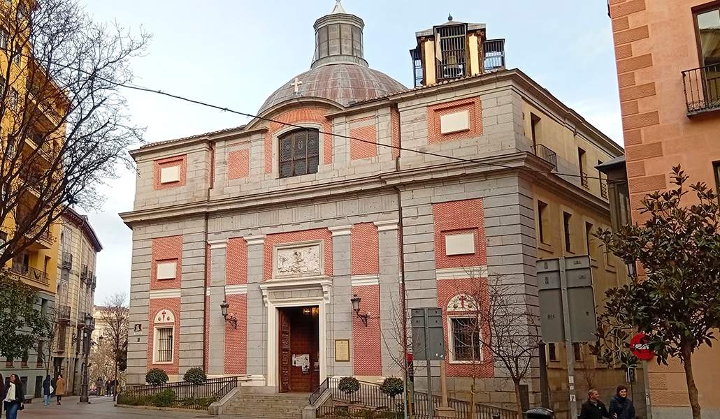 La parroquia está situada en pleno centro de la capital de España