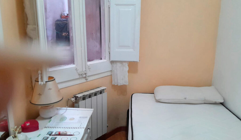 La habitación de Mariela Sánchez apenas tiene sitio para estar
