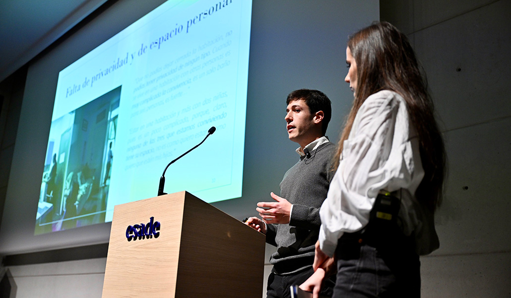 Guillermo Oteros durante la presentación del informe de Cáritas Barcelona y Esade sobre las habitaciones