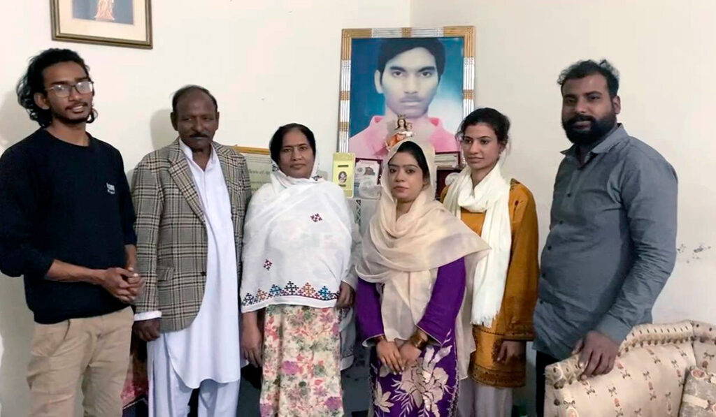 La familia de Akash