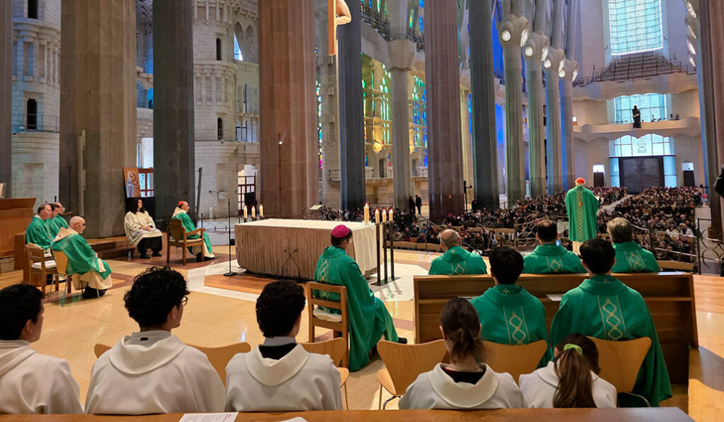 Misa en la Sagrada Familia antes de zarpar