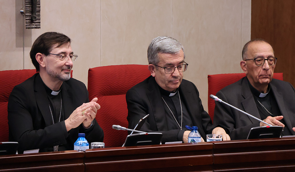 Cobo, Argüello y Omella durante la sesión inaugural de la Asamblea Plenaria