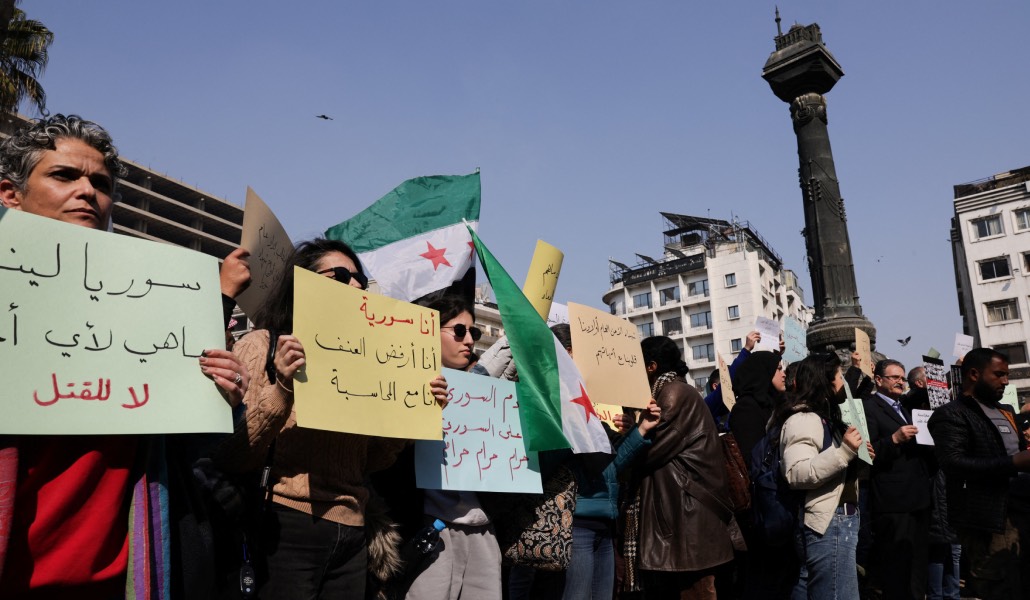 Manifestación de protesta por la muerte de civiles y los enfrentamientos, el domingo en Damasco.