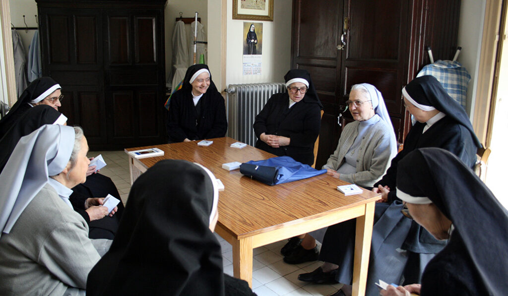Primeras reuniones entre ambas congregaciones para conocerse en Madrid en 2009