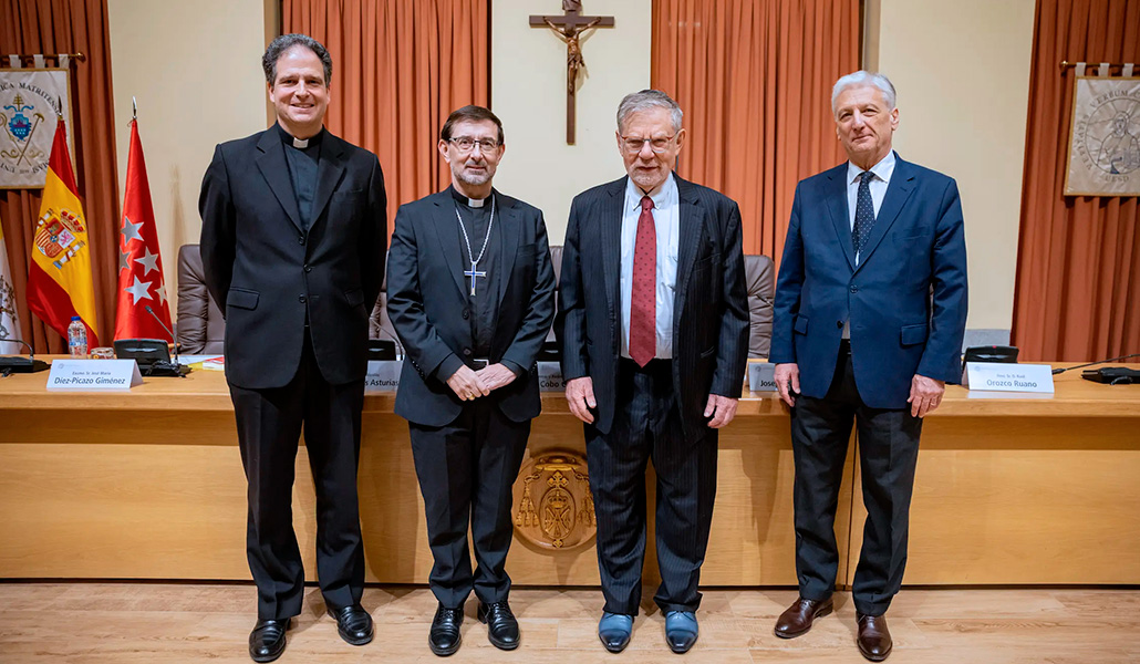Nicolás Álvarez de las Asturias, rector de la UESD; el cardenal Cobo, Weiler y Díez-Picazo