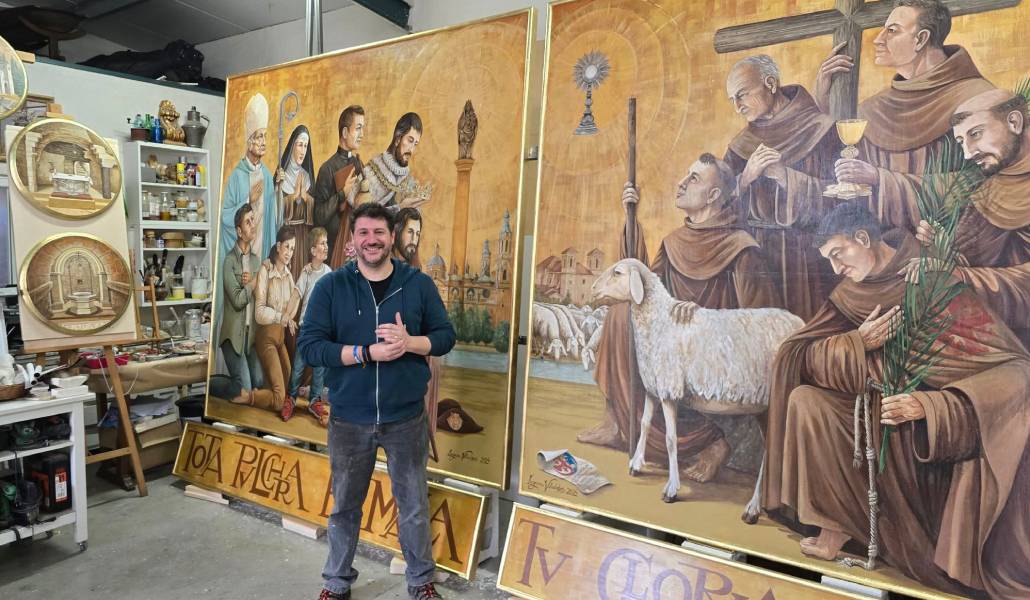 Imágenes para la capilla de la Inmaculada con su autor, Miguel Ángel Laguna.