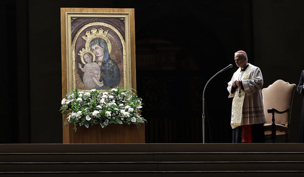 El cardenal Prevost, prefecto del Dicasterio para los Obispos, dirige el rosario el 3 de marzo en San Pedro