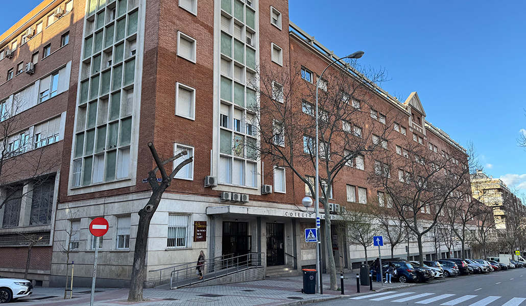 La parroquia y el colegio comparten prácticamente el mismo acceso