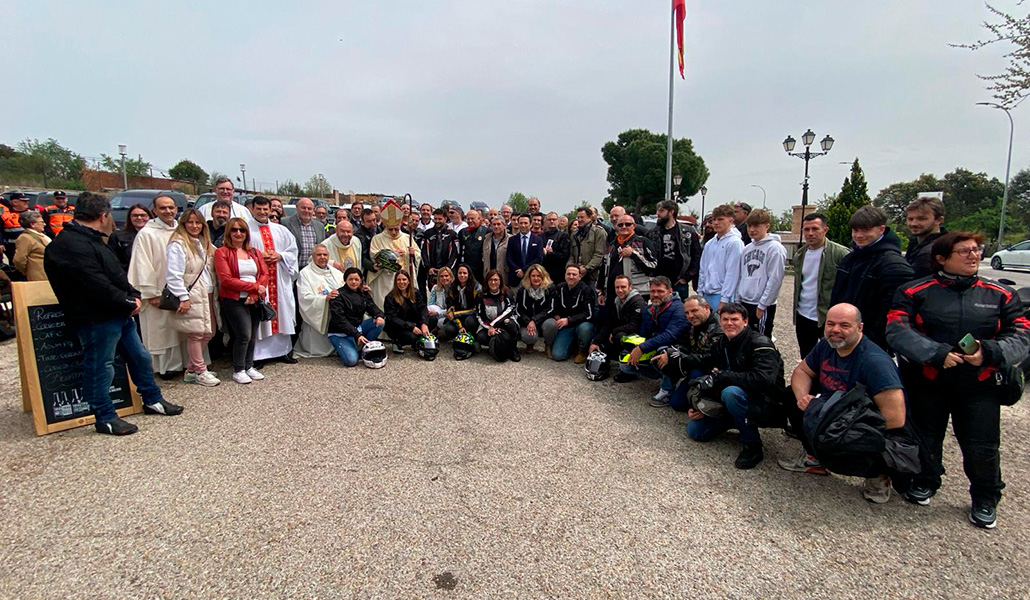 Foto de familia tras la última peregrinación motera