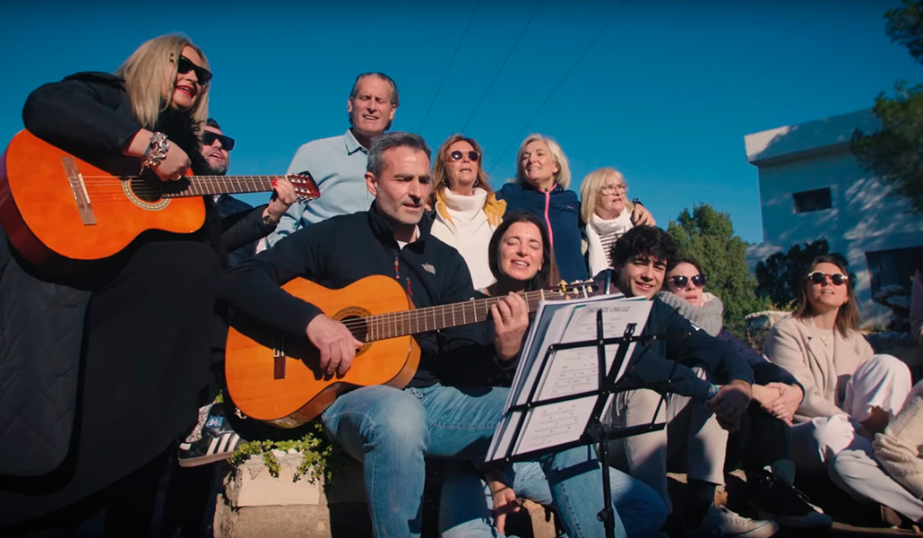 «En Emaús, Dios se desborda», dicen los protagonistas del vídeo