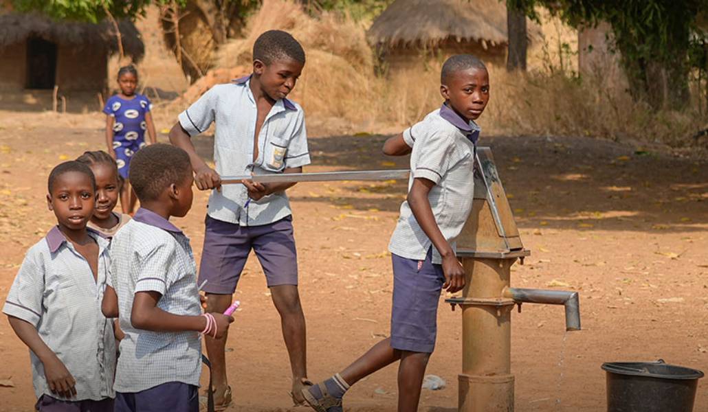 3 de cada 10 personas en el mundo no tienen agua potable en sus hogares
