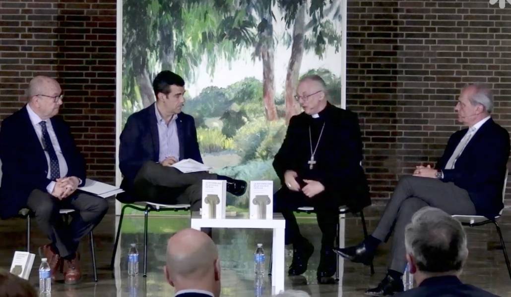 Juan Antonio Ojeda, José Beltrán, Alfonso Carrasco y Javier Cortés en la presentación de 'La sostenibilidad de la escuela católica'