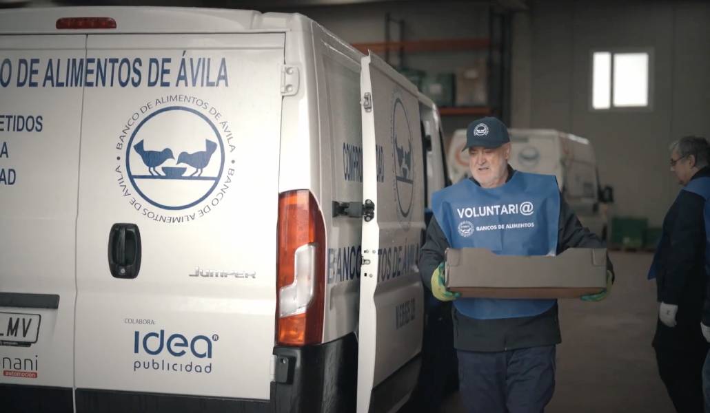 Un voluntario del Banco de Alimentos de Ávila en el vídeo de la campaña