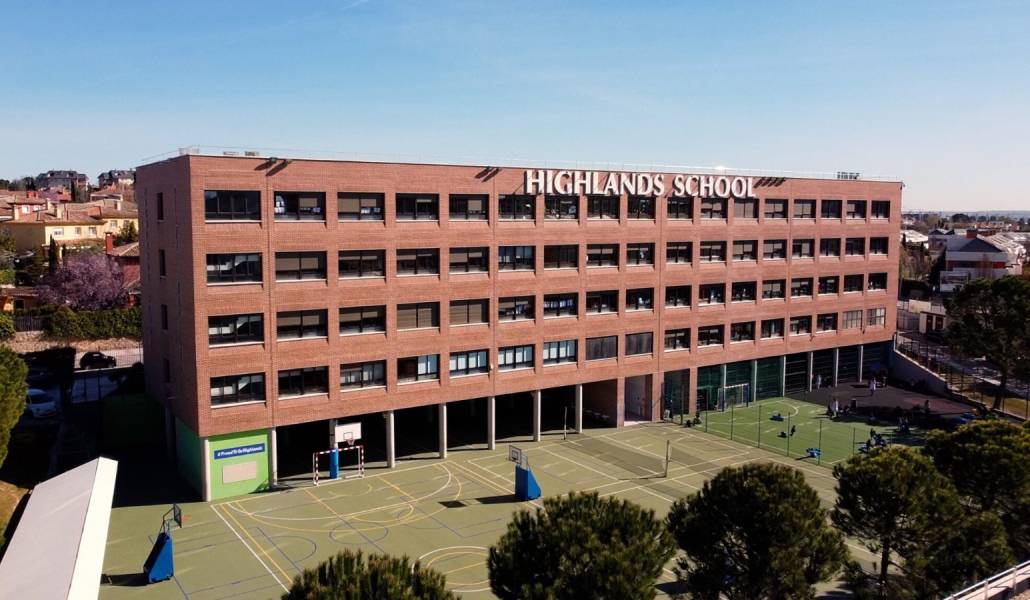 Fachada exterior del Colegio Highlands El Encinar