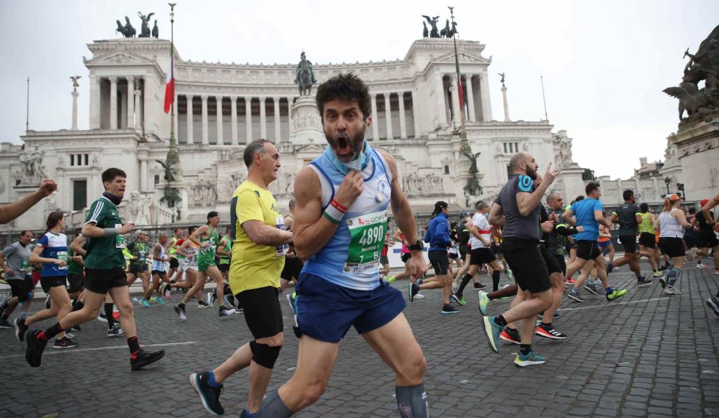 Corredores en la Maratón de Roma de 2024