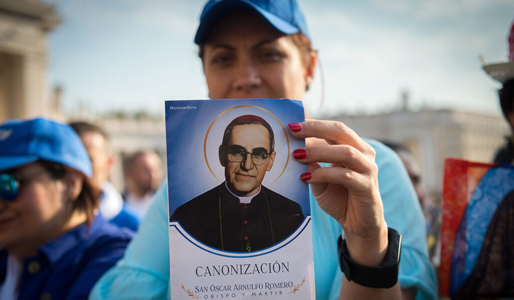942 santos fueron canonizados por él, entre ellos Óscar Romero