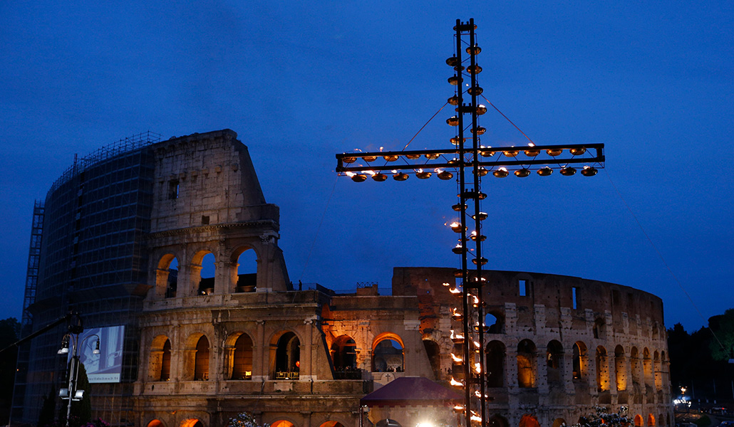 El Coliseo durante un vía crucis del Viernes Santo