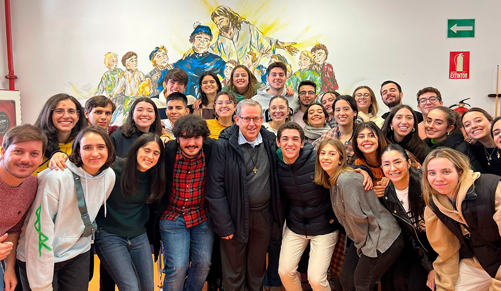 En el Centro Juvenil Atocha de Madrid, durante su visita a España