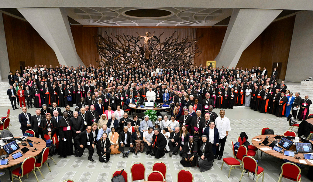 Foto de familia tras la última sesión de trabajo del Sínodo en octubre de 2024