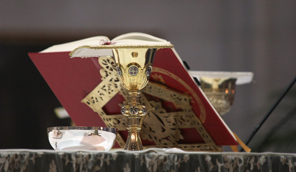 El altar durante la Eucaristía