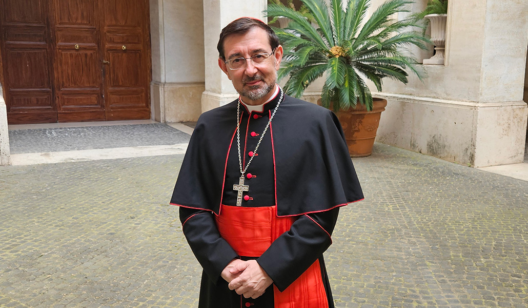 El cardenal a la salida de una de las reuniones en los días previos al cónclave
