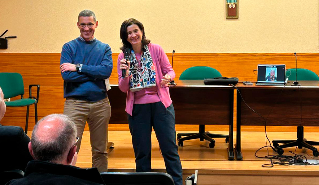 El matrimonio durante una presentación de su trabajo organizada por el SAMIC