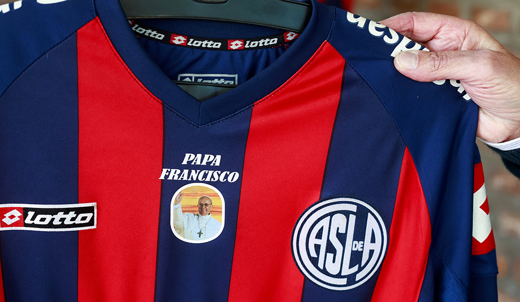 Camiseta del San Lorenzo en homenaje al Papa