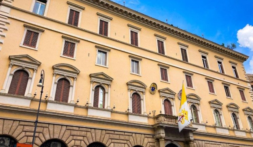 Fachada de la Pontificia Academia Eclesiástica